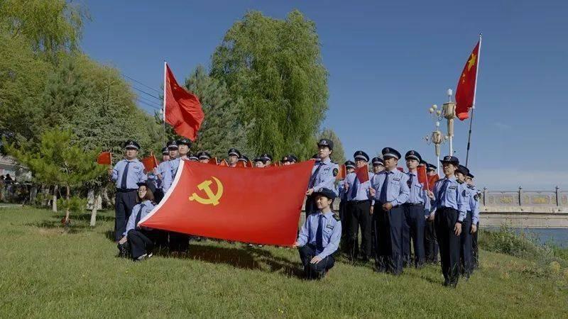 救援男孩毕业生